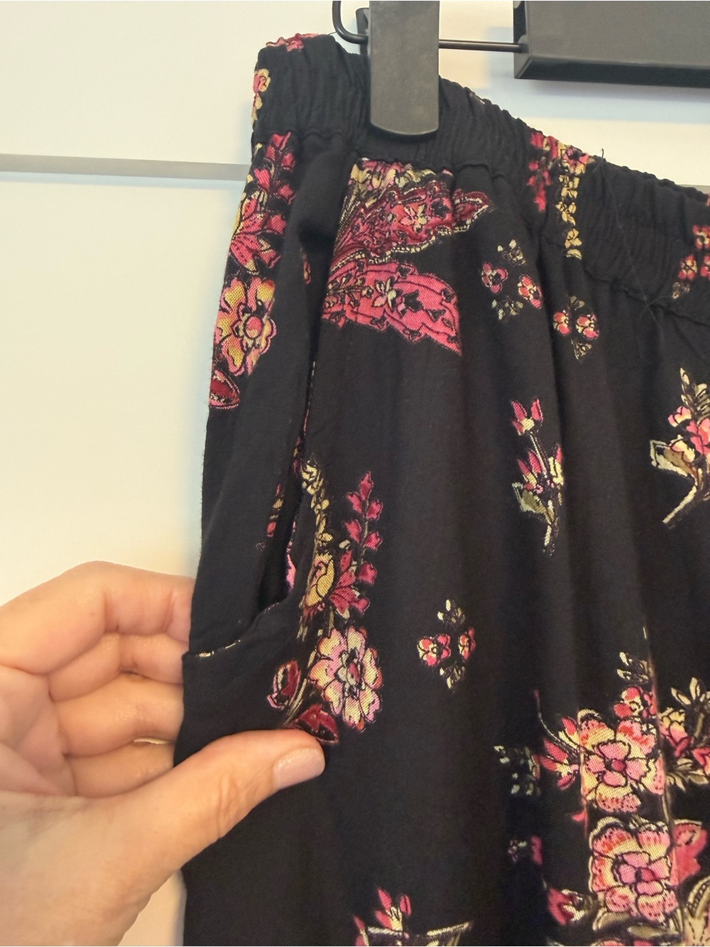 Angie Black Floral Drawstring Harem Pants with Pink Accents size L - Picture 3 of 5